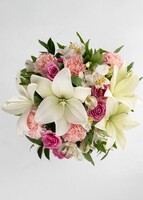 Imagen preview para Lilys Blancas y Mini Rosas en Jarrón Beige - 3