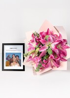 Imagen preview para Marco Amistad con Ramo de Stargazer - 1