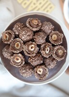 Imagen preview para Pastel Ferrero Chico con Topper La Divinata - 4