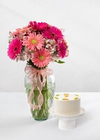 Imagen preview para Pastel Zanahoria Jeffrey con Arreglo de Gerberas y Alstroemerias  - 1