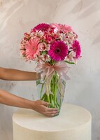 Imagen preview para Pastel Zanahoria Jeffrey con Arreglo de Gerberas y Alstroemerias  - 3