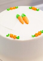 Imagen preview para Pastel Zanahoria Jeffrey con Arreglo de Gerberas y Alstroemerias  - 4