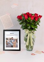 Imagen preview para Personaliza Marco Amor con 12 Rosas Rojas - 1