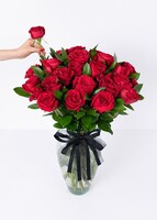 Imagen preview para Personaliza Marco Negro con 24 Rosas Rojas - 3