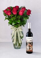Imagen preview para Personaliza Vino 3V Feliz aniversario con foto y 12 rosas rojas - 1