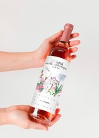 Imagen preview para Personaliza Vino Beringer "Nada mejor que tu"con 24 rosas rosas y globo  - 2