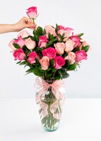 Imagen preview para Personaliza Vino Beringer "Nada mejor que tu"con 24 rosas rosas y globo  - 3