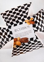 Imagen preview para Personaliza Vino tinto con etiqueta "Thank you" y botanas - 4