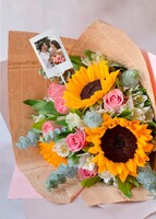 Imagen preview para Personaliza con Mini Foto Ramo de Girasoles y Rosas - 1