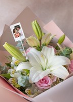 Imagen preview para Personaliza con Mini Foto Ramo de Rosas y Lilys - 1