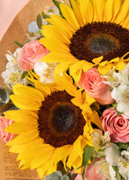 Imagen preview para Ramo con Girasoles y Rosas - 3