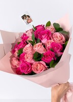 Imagen preview para Ramo de 24 Rosas Rosas con mini foto - 1