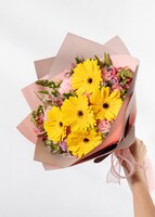 Imagen preview para Rayos de Sol con Gerberas y Claveles - 2