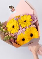 Imagen preview para Rayos de sol con Gerberas y Roxanne con mini foto - 1