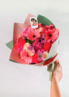 Imagen preview para Ramo de Gerberas Rosa y Margaritas con Mini Foto - 1