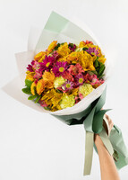 Imagen preview para Sorpresa ramo con margaritas y claveles - 2