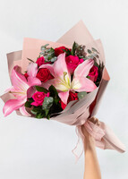 Imagen preview para Ramo de Rosas Rojas y Stargazers - 2