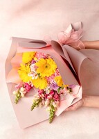 Imagen preview para Personaliza taza con foto de 15oz y Ramo de Gerberas Amarillas - 4