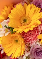 Imagen preview para Personaliza taza con foto de 15oz y Ramo de Gerberas Amarillas - 3