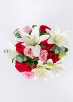 Imagen preview para Ramo de Rosas Rojas y Lilys - 3