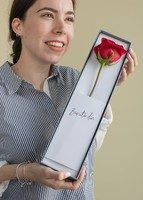 Imagen preview para Rosa Hermosa Roja en caja - 4