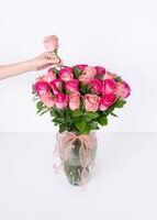 Imagen preview para Sueño de rosas combinadas en jarron con mini foto - 2