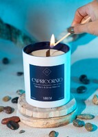 Imagen preview para Vela con Anillo Signo Capricornio Mirum 400 ml - 4